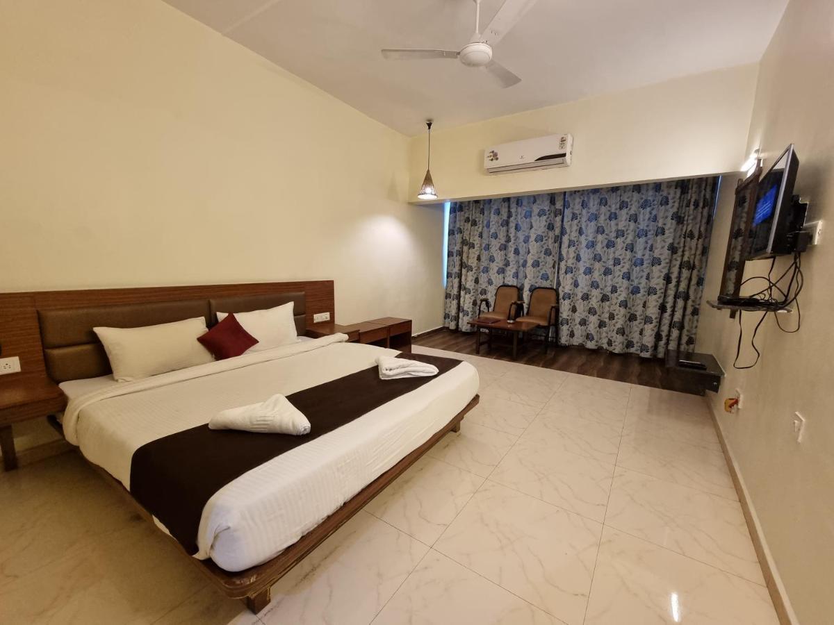 Hotel Lions Den Lonavala Eksteriør billede