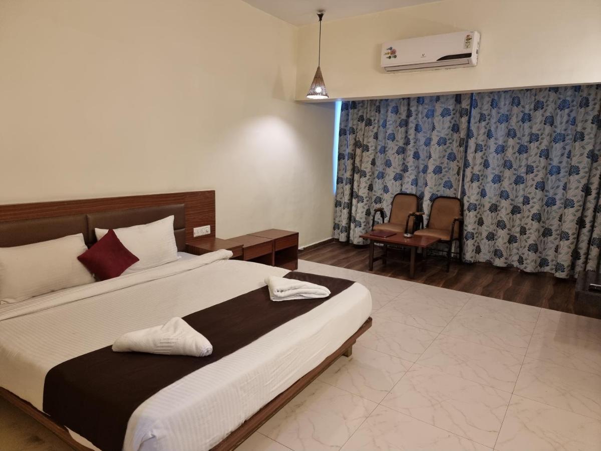 Hotel Lions Den Lonavala Eksteriør billede