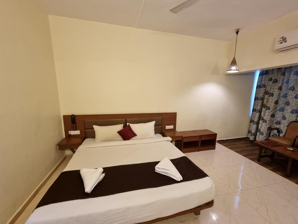 Hotel Lions Den Lonavala Eksteriør billede
