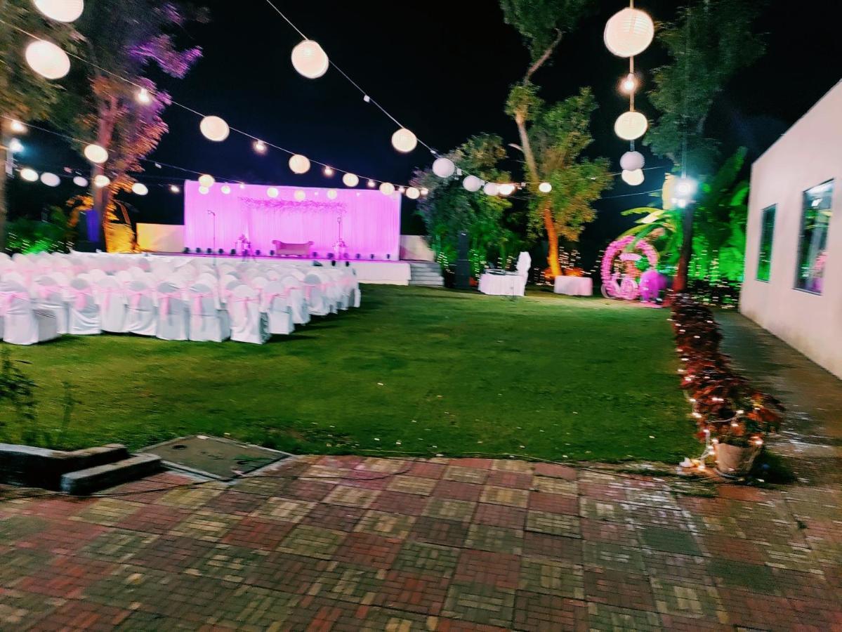 Hotel Lions Den Lonavala Eksteriør billede